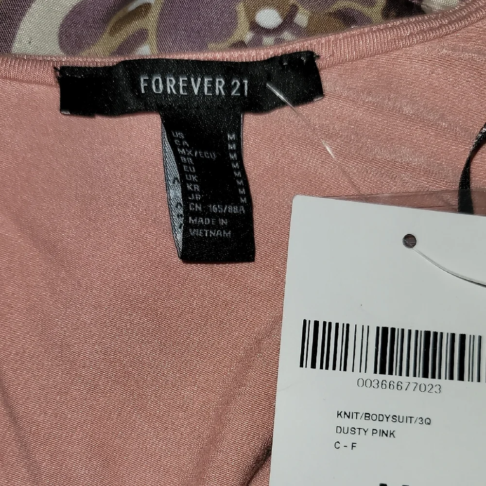 Forever 21 Pink Bodysuit Top with Sleek Design Sz: M NWT - Picture 5 of 5